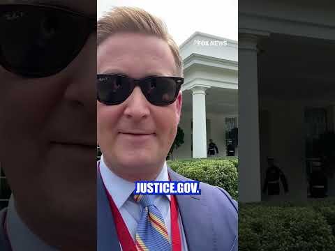 Peter Doocy brings receipts of alleged autopen documents to press briefing #foxnews #news #shorts